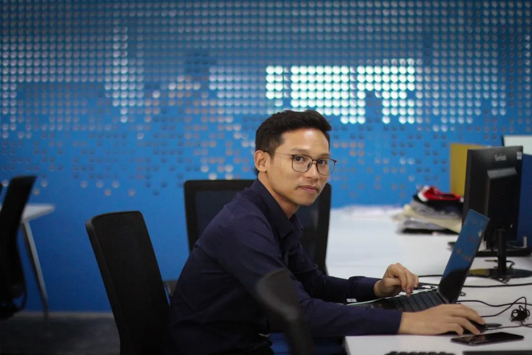 成都软件开发服务中常见的三种技术架构选型对比分析