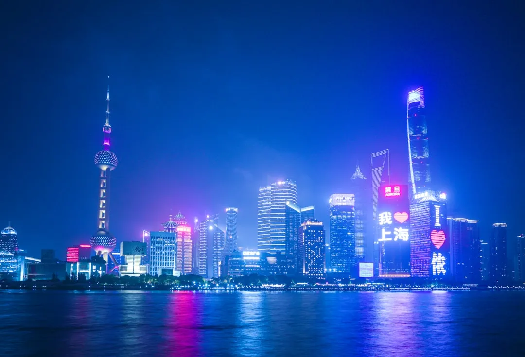 2025年企业管理软件开发技术趋势及应用前景分析封面图